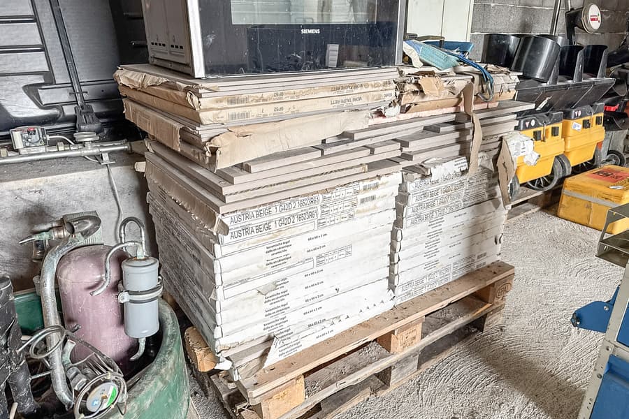 Palette mit Terrassenplatten